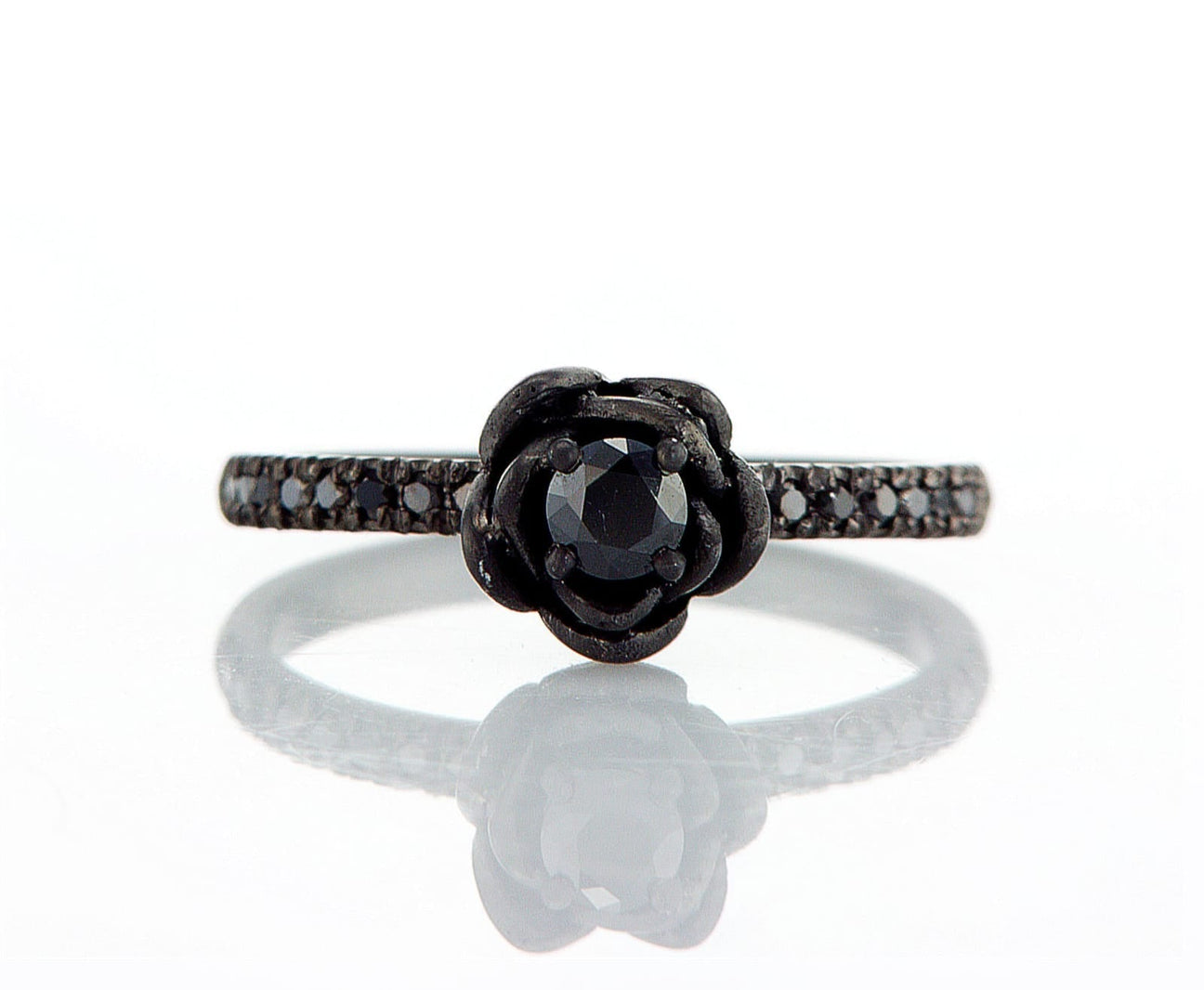 Our Connection – Between Art and Jewelry