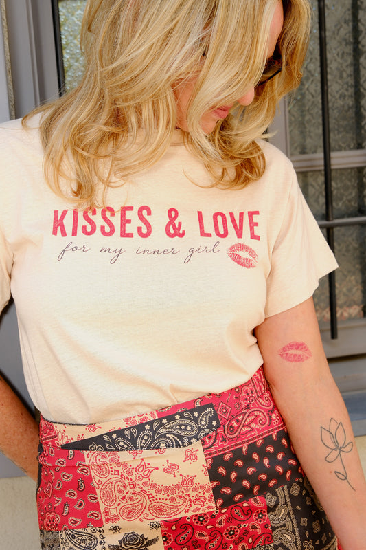 kisses & love tee
